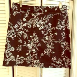 🦋 NWOT midi ALine- Blk w white embroidery Skirt🦋